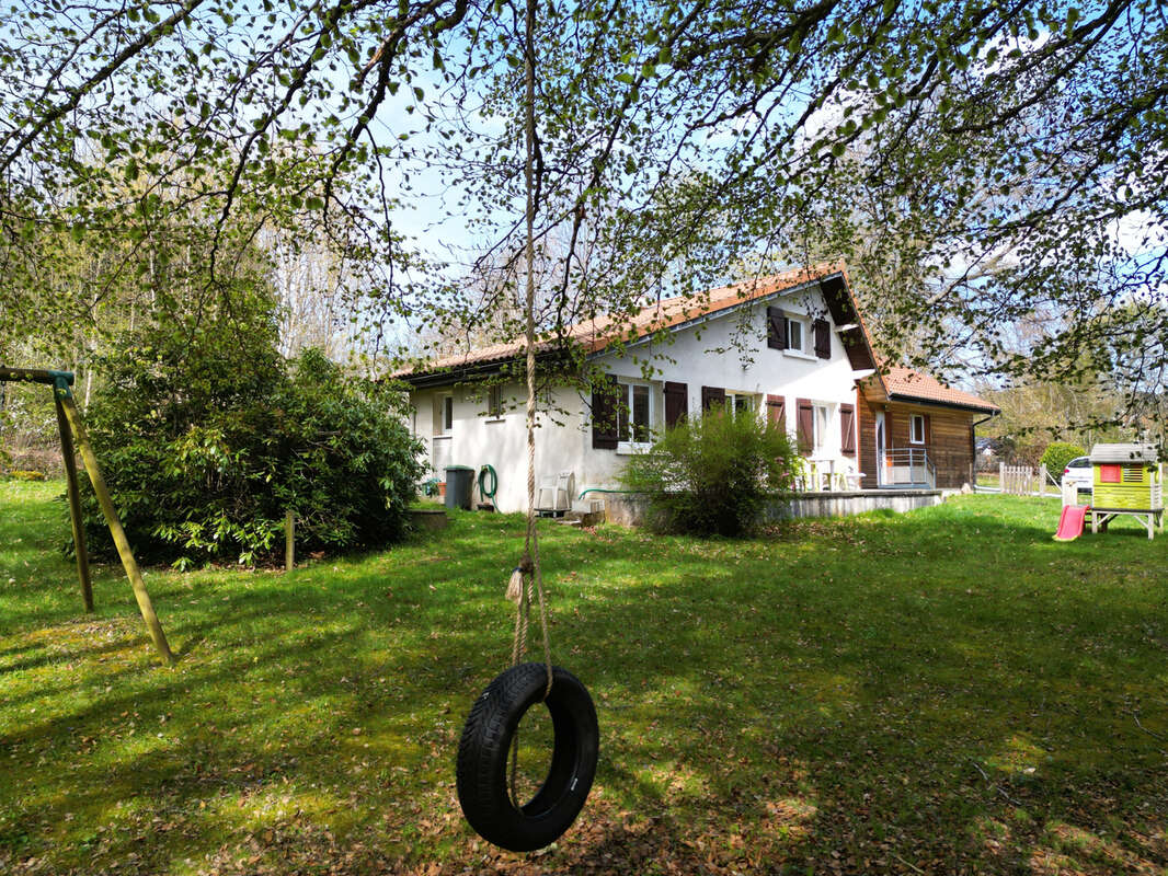 Maison à SAINT-GENES-CHAMPANELLE