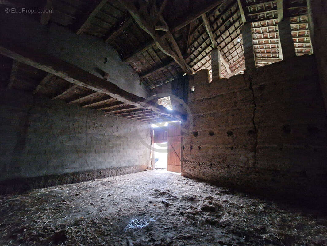 Ferme - 90 m2 + Grange 100 m2 - photo 9