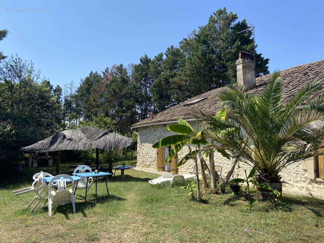 Maison à PUJOLS