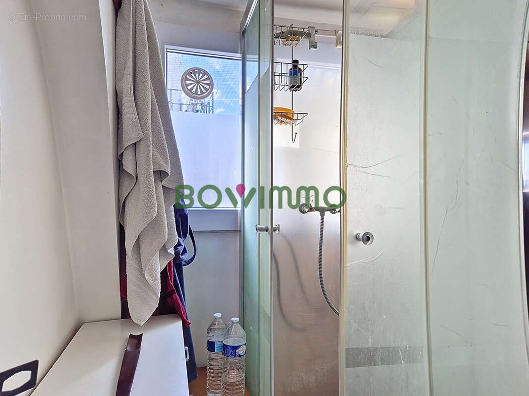 Exclusivié : Paris 16 FOCH - chambres de bonne séparées à rénover - Dernier étage avec ascenseur - photo 5