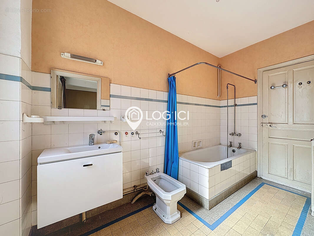 Appartement à NAY