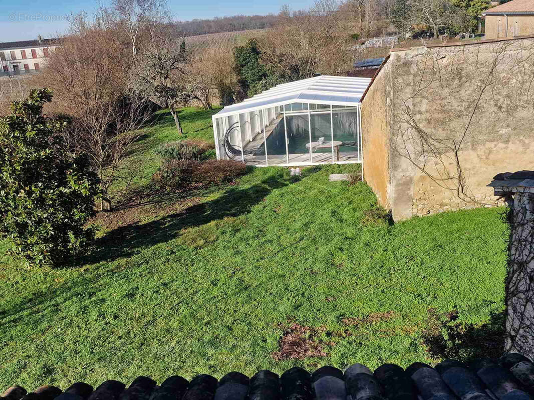 Maison de maître avec dépendances et piscine - photo 8