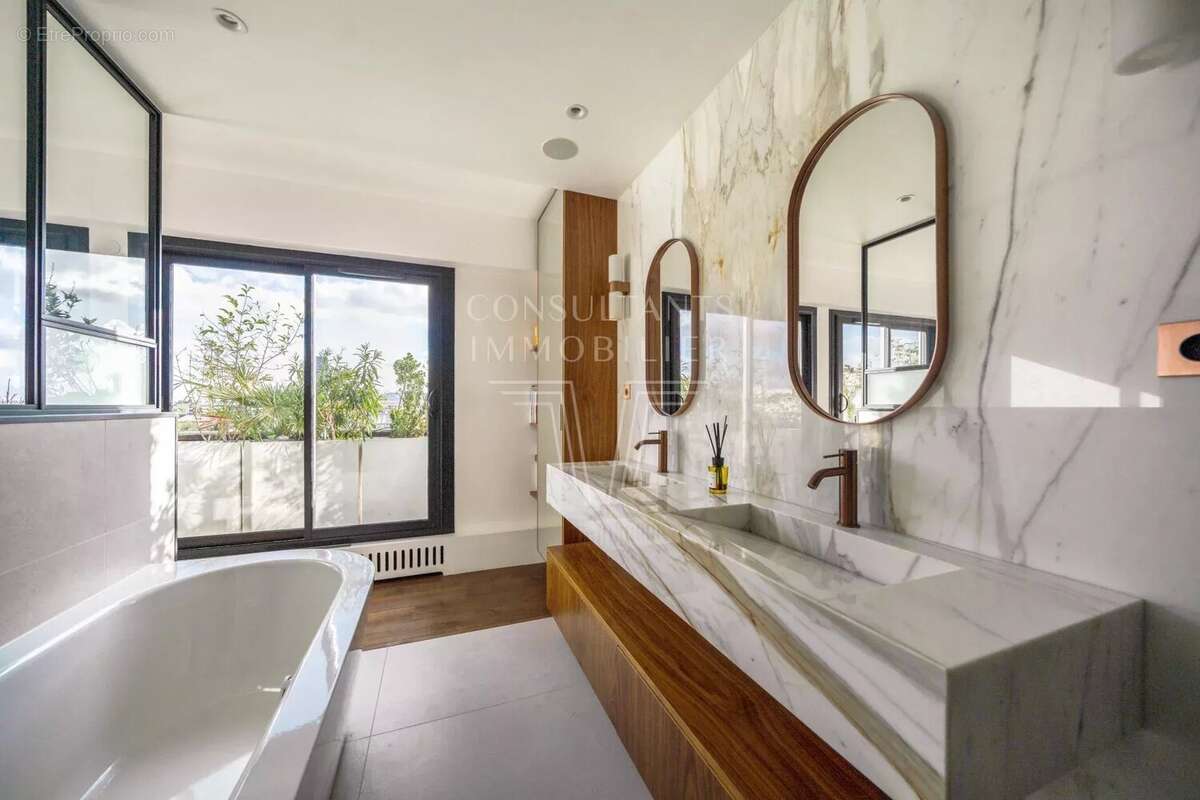 Appartement à PARIS-15E