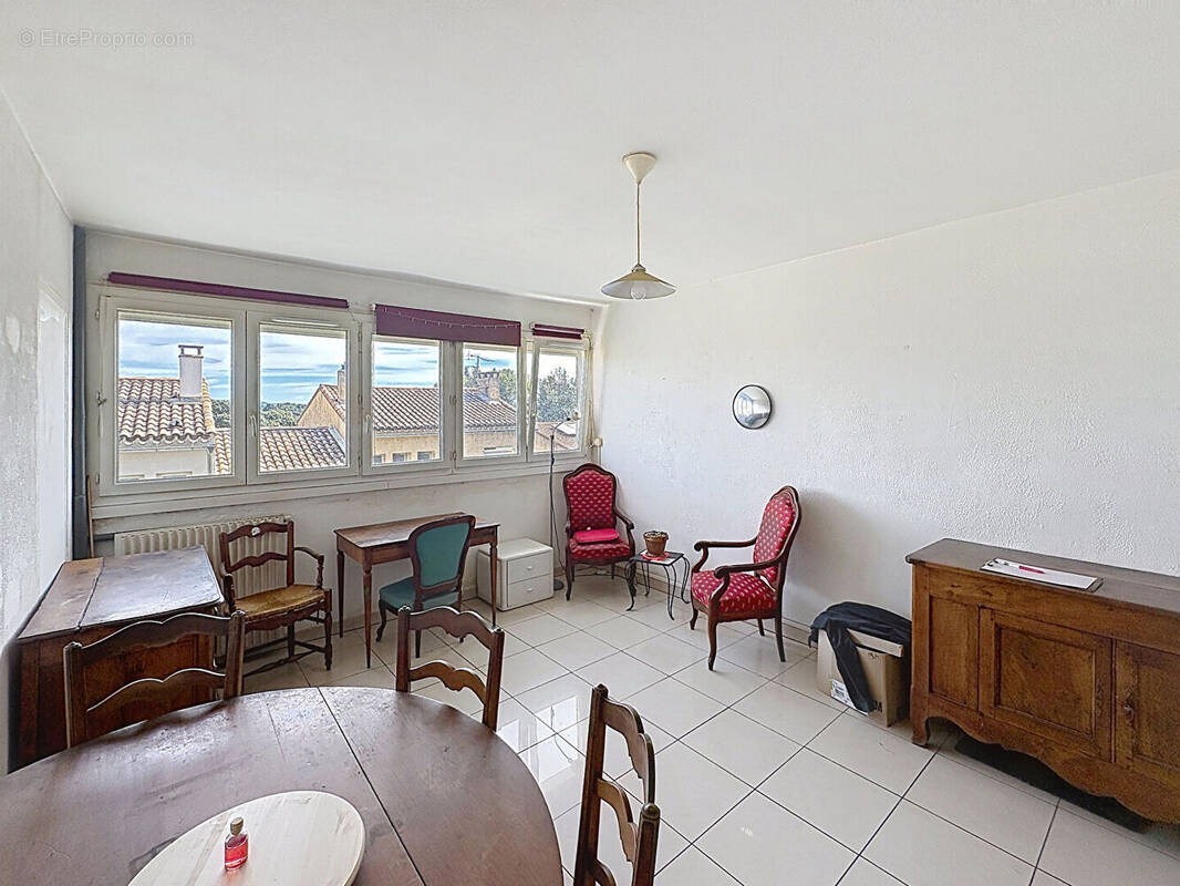 Appartement à VILLENEUVE-LES-AVIGNON