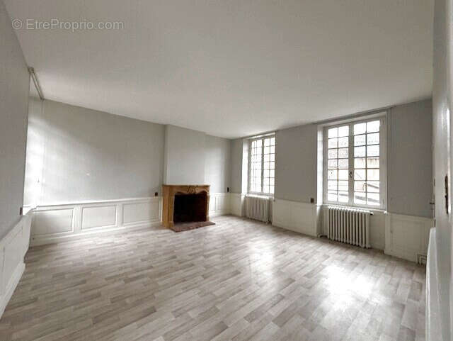 Autun, en plein centre, maison de ville sur cour, 3 chambres, garage, et grande terrasse. - photo 5