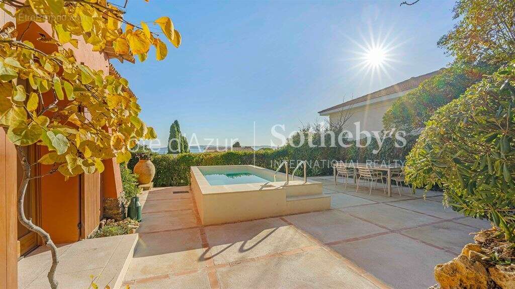 Villa Art Déco rénovée avec vue mer, à 300 m des plages, Sainte-Maxime, Golfe de Saint-Tropez - photo 8