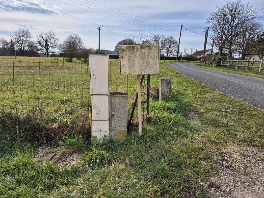 Terrain à CHOUZY-SUR-CISSE