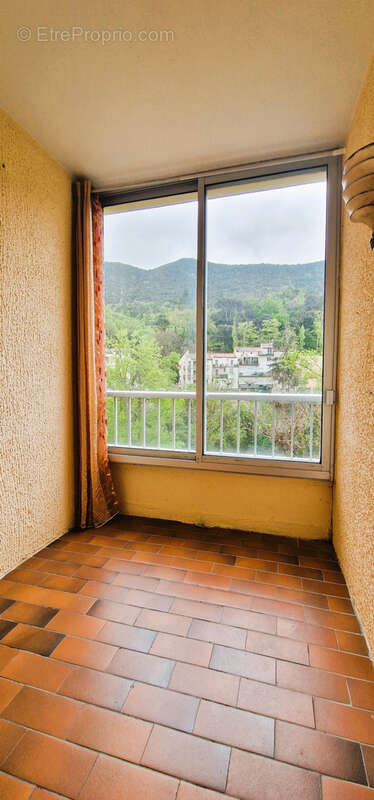 Appartement 33 m2 avec garage et loggia   1er étage avec ascenseur   Amélie-les-Bains - photo 3