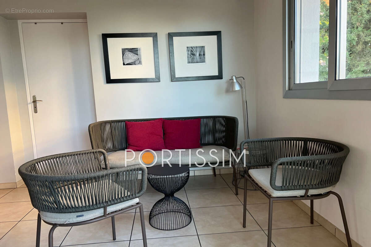 Appartement à SAINT-LAURENT-DU-VAR