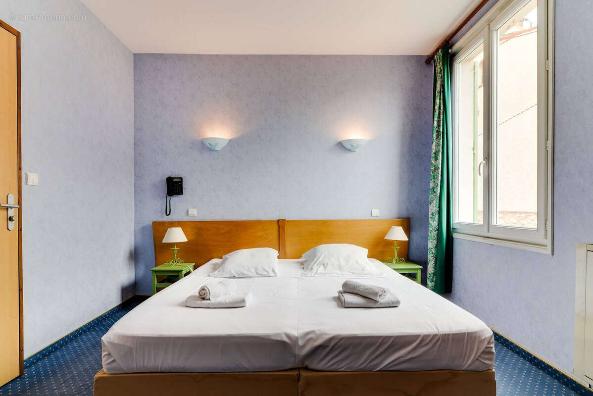 Commerce à SAINT-VALLIER-DE-THIEY