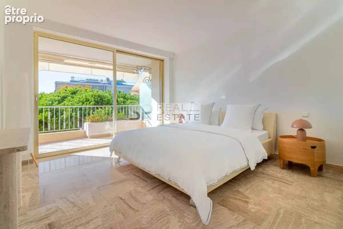 Cannes palm beach - vue mer -  grand 2 pieces - photo 7