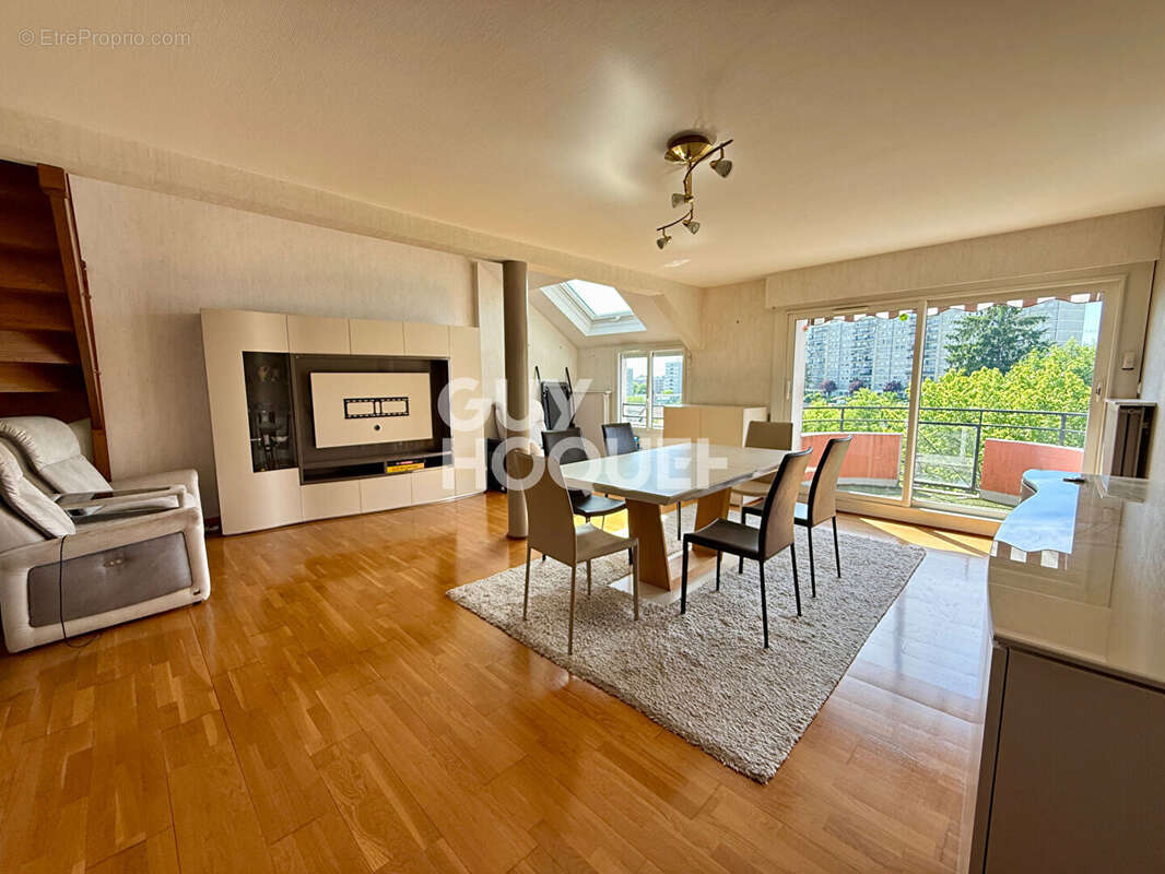 Duplex lumineux avec 4 chambres en dernier étage avec ascenseur - photo 3