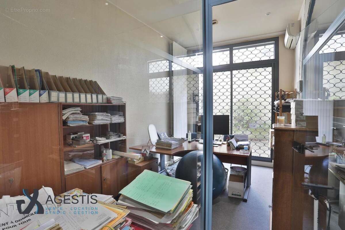   - Commerce à CASTRES