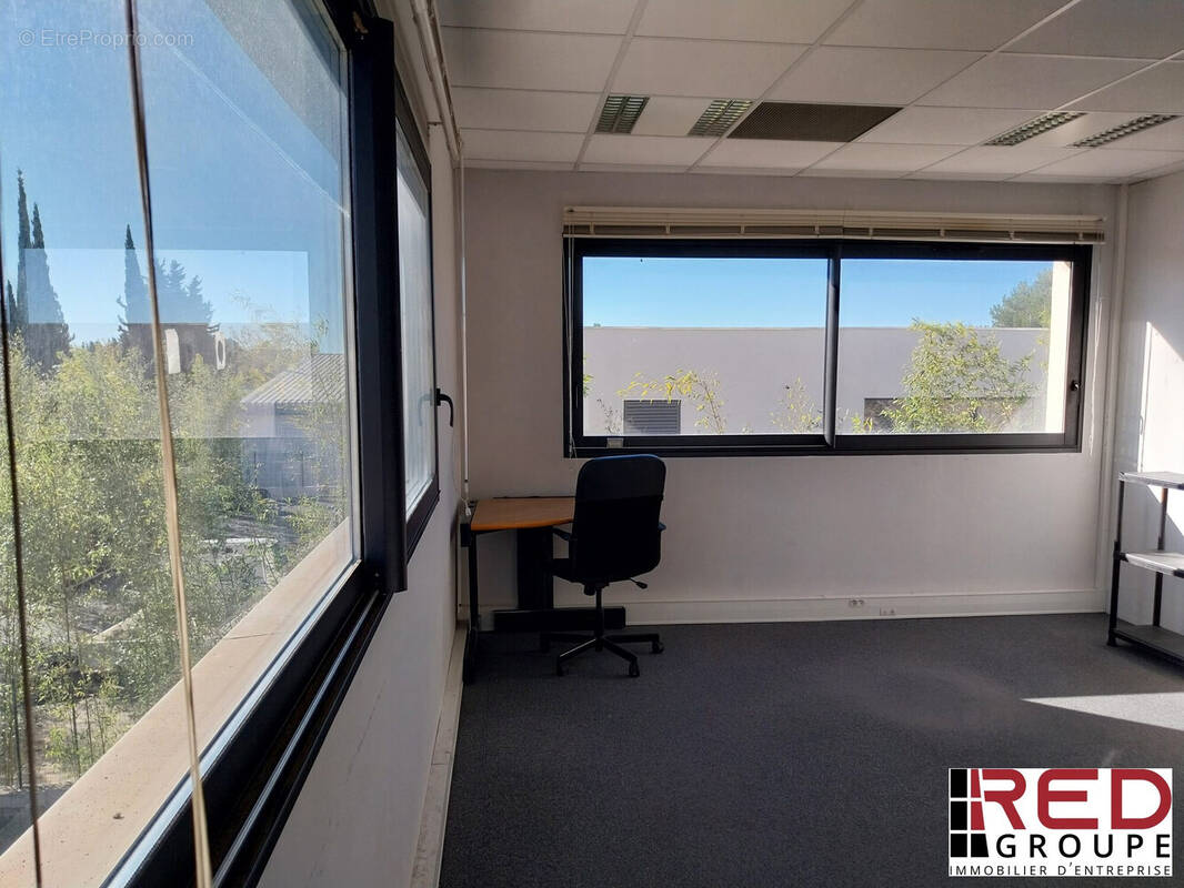 Commerce à EGUILLES