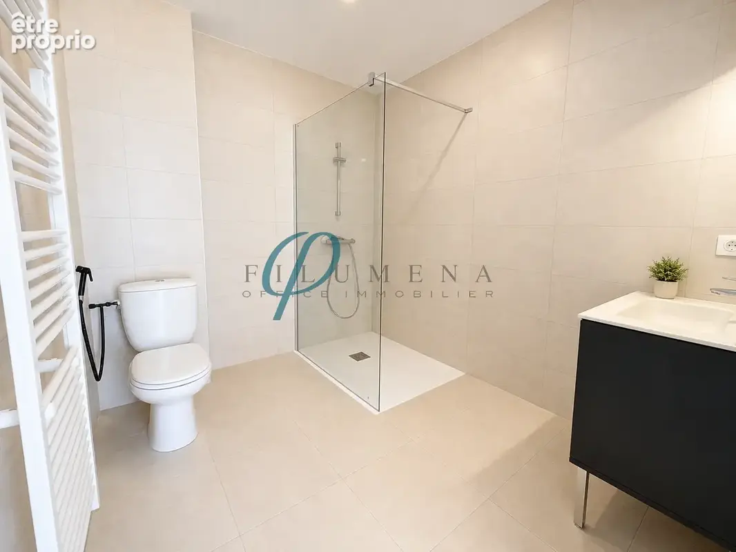 SUCÉ-SUR-ERDRE, maison de plain-pied rénovée au calme, 155 M2, 4 chambres. - photo 5