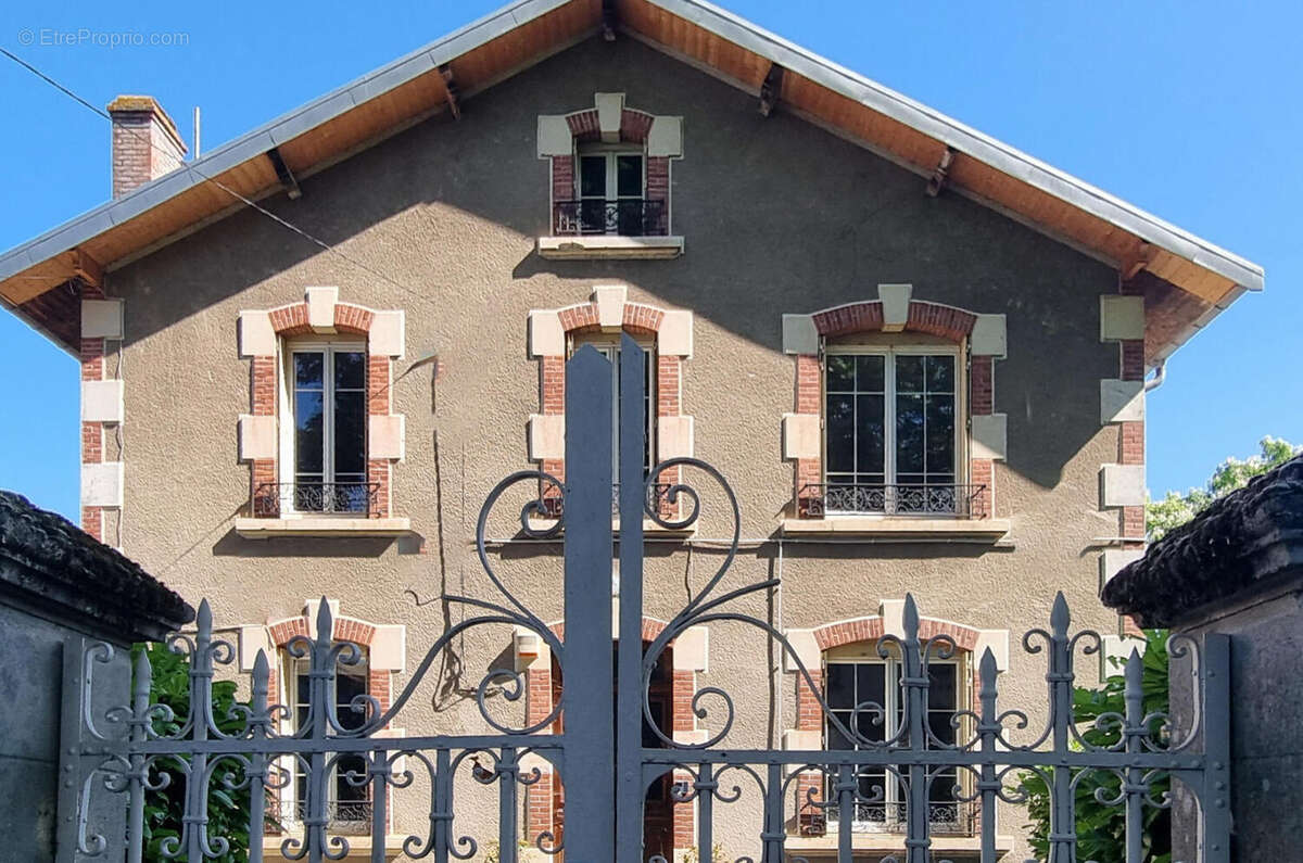 facade 1 - Maison à BELVEZE-DU-RAZES