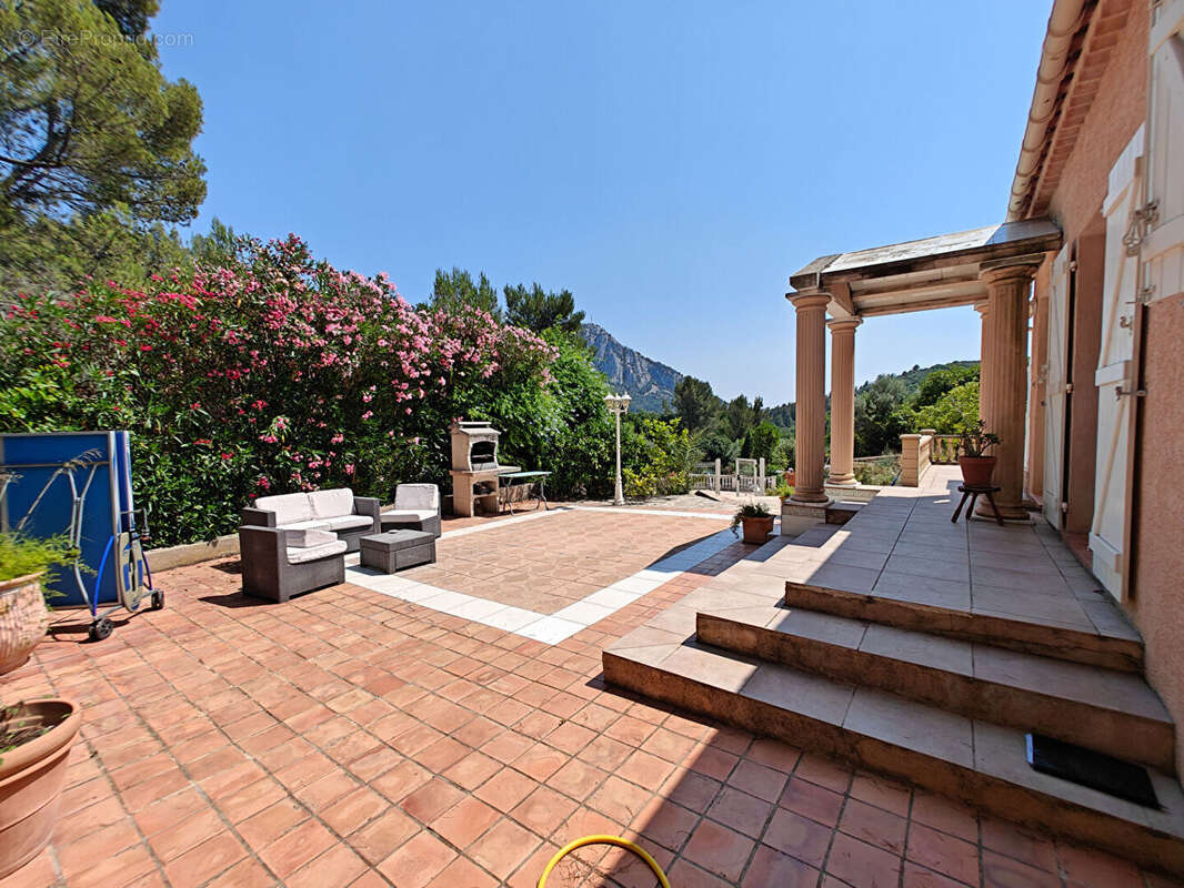 Toulon ouest limite le revest villa de 141 m² sur 3 500 m² de terrain paysagé avec piscine vue dégagée sur le mont faron calme a - photo 9
