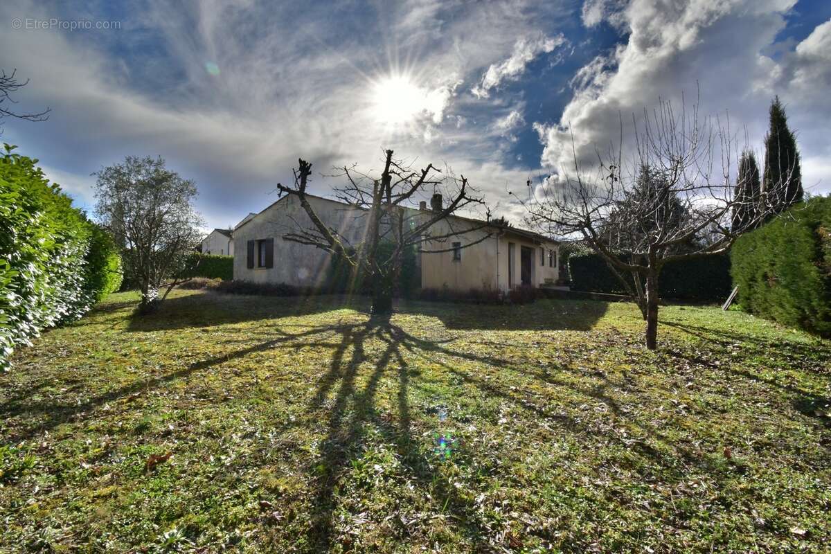 VILLA de plain-pied de 143 m² avec piscine sur 1 378 m² de terrain clos - photo 24
