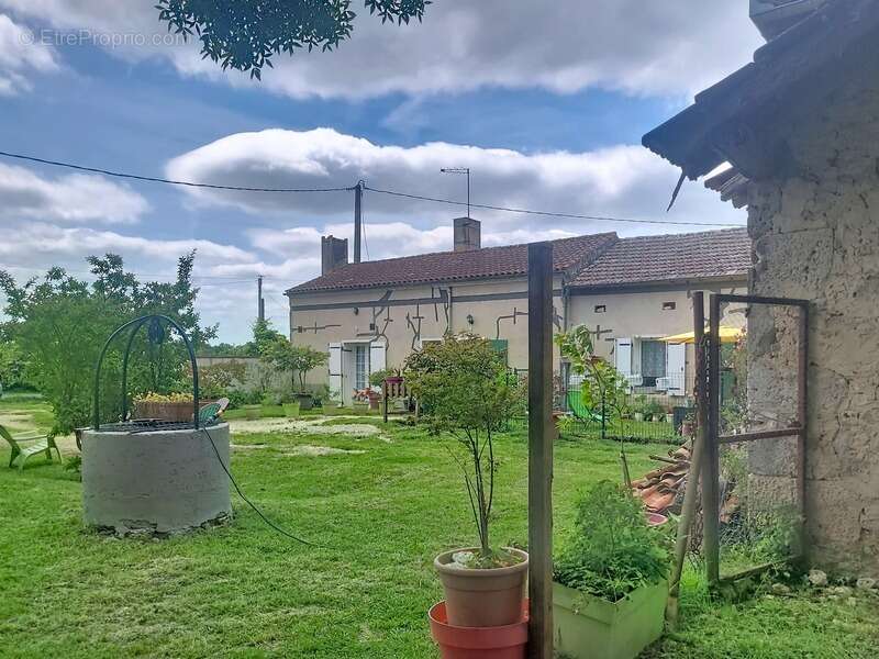 Maison à MEZIN