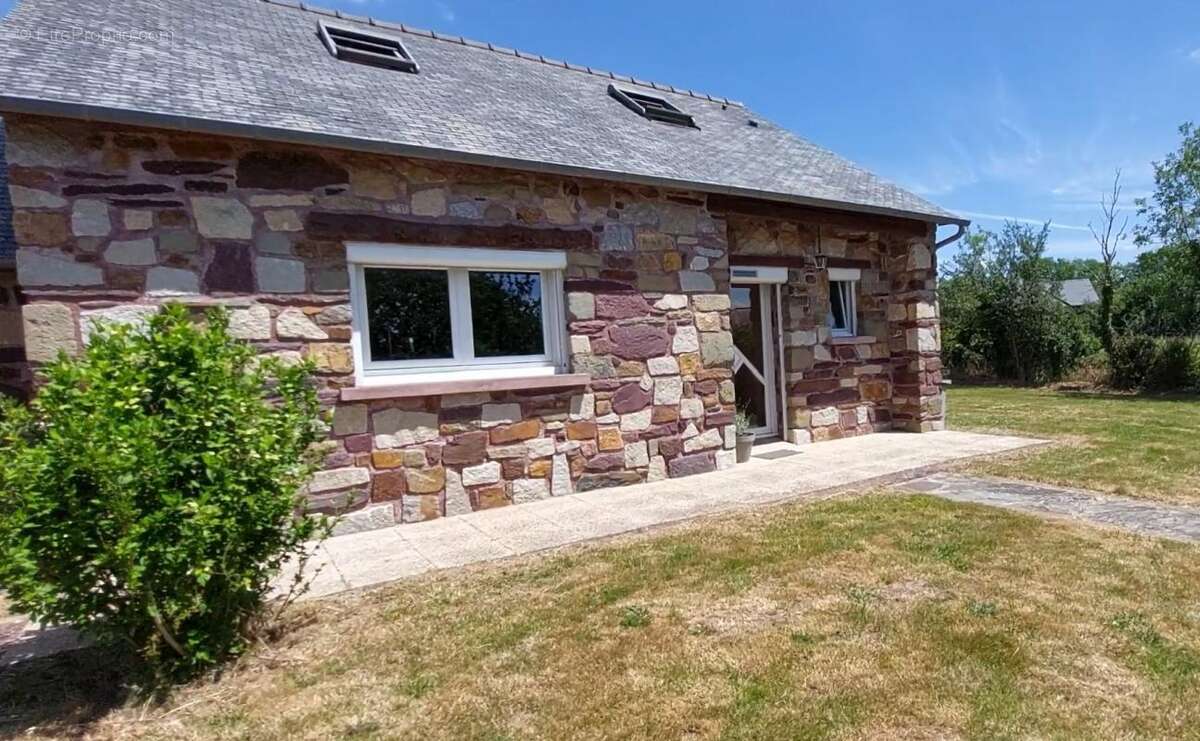 Maison à NEANT-SUR-YVEL