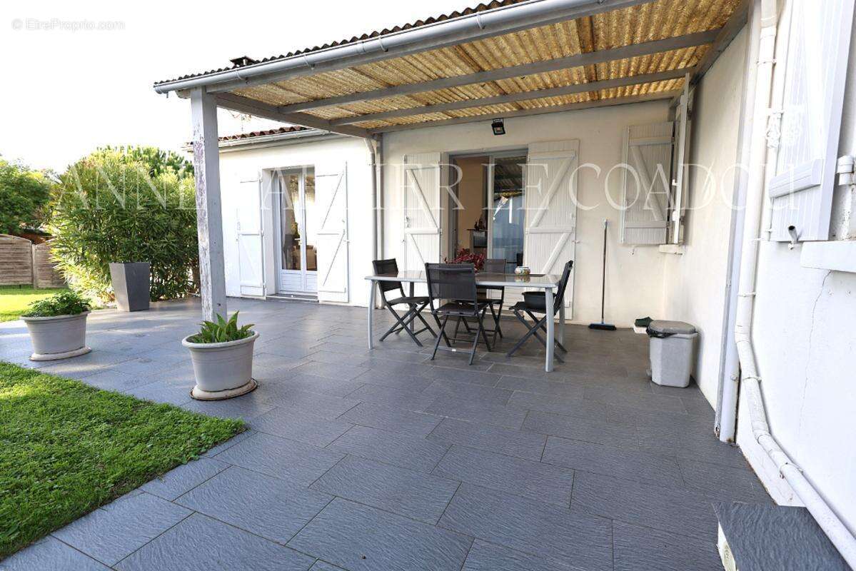 Commerce à SAINT-GEORGES-DE-DIDONNE