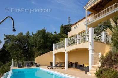 Maison à ROQUEBRUNE-SUR-ARGENS