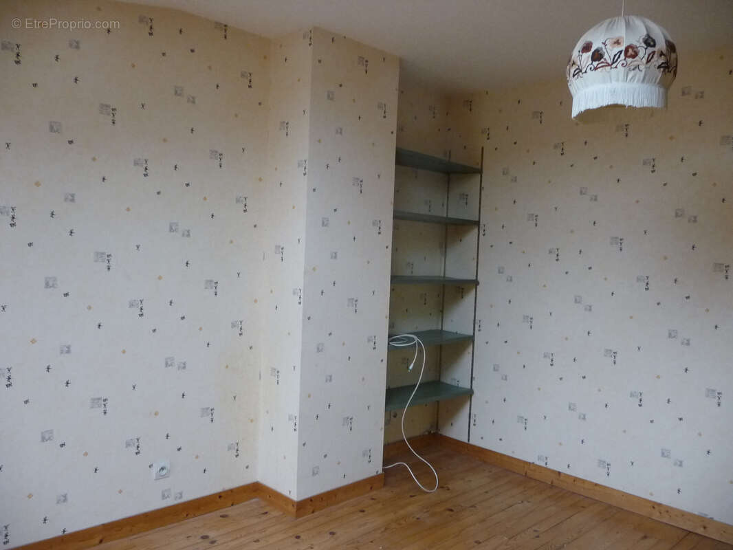 Maison à SAINT-ROMAIN-LE-PUY