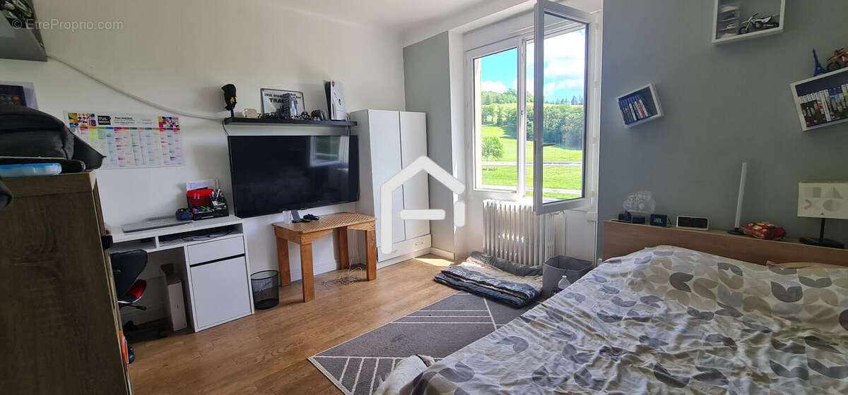 Maison à EYMOUTIERS