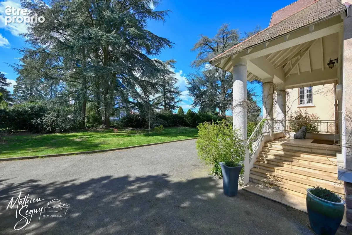 CHAZELLES SUR LYON - Propriété de Prestige - photo 4