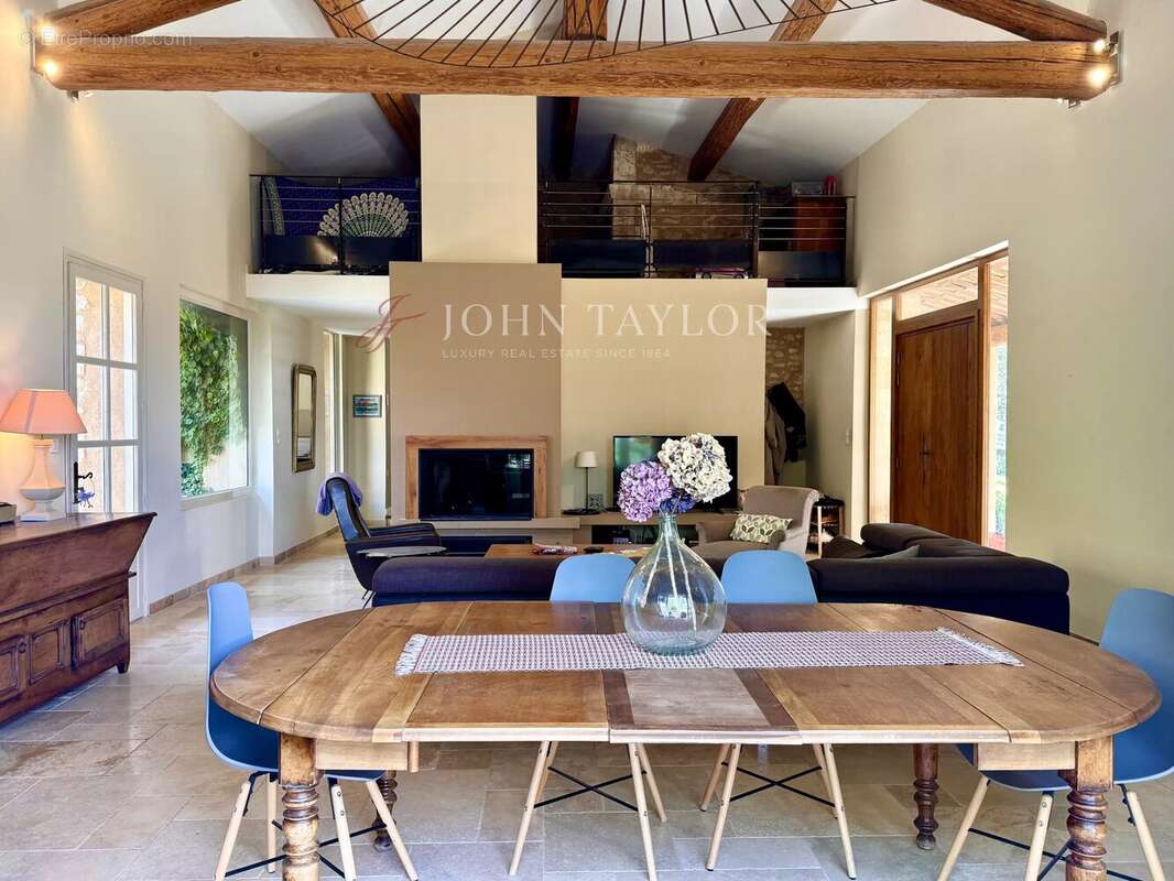 Maison à SAINT-SATURNIN-LES-APT