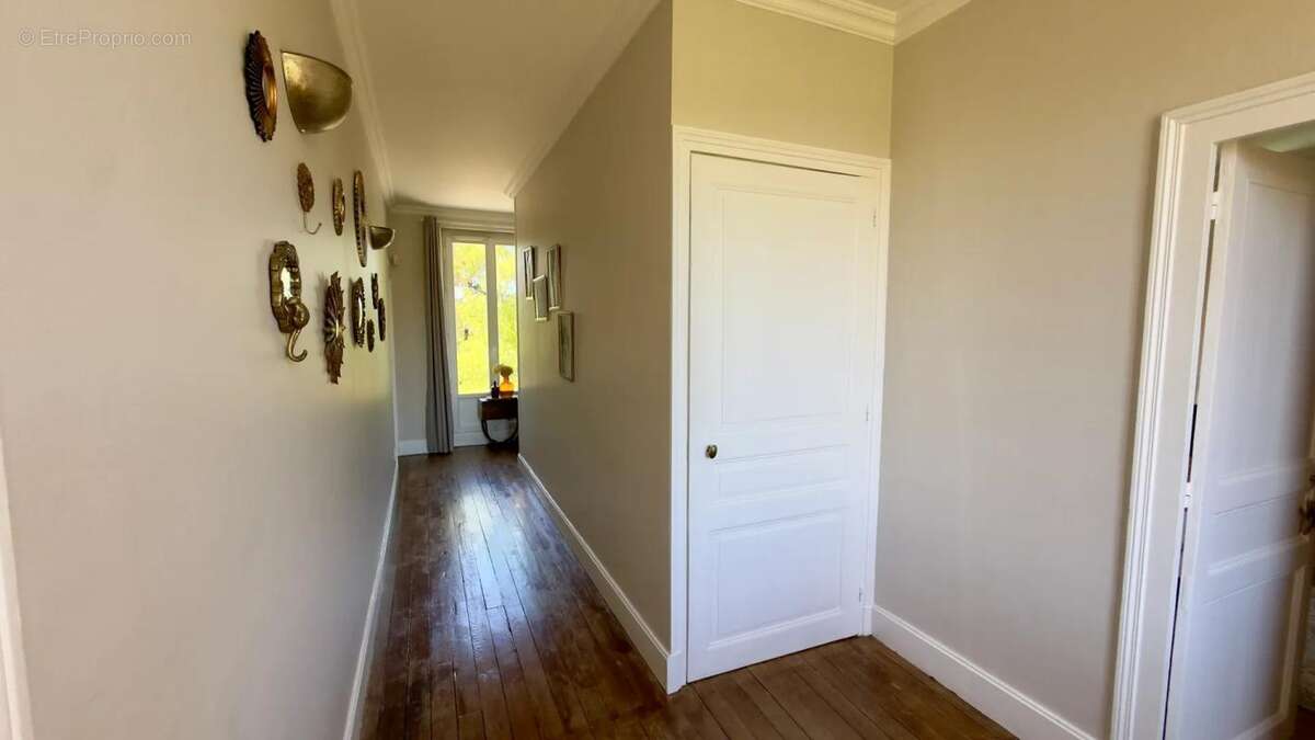 Maison de 8 pièces de 215 m² à Aix-Villemaur-Pâlis - photo 12