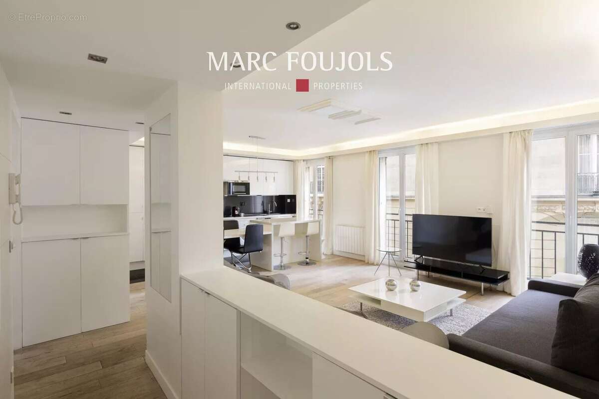 Appartement à PARIS-16E