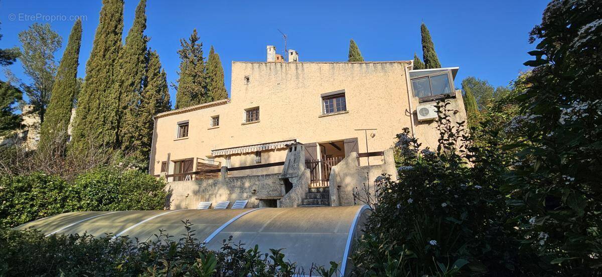 Maison à SAINT-CLEMENT-DE-RIVIERE