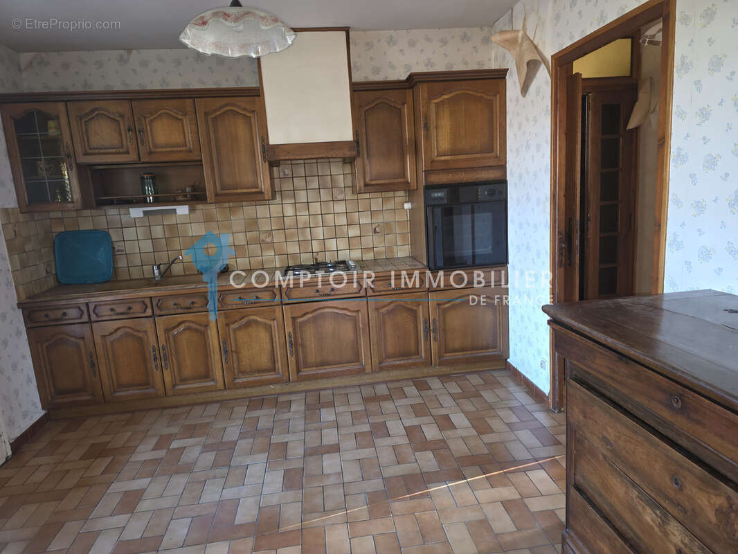 07 AUBENAS - Maison 200 m2 env. 1895 m2 de terrain - photo 12