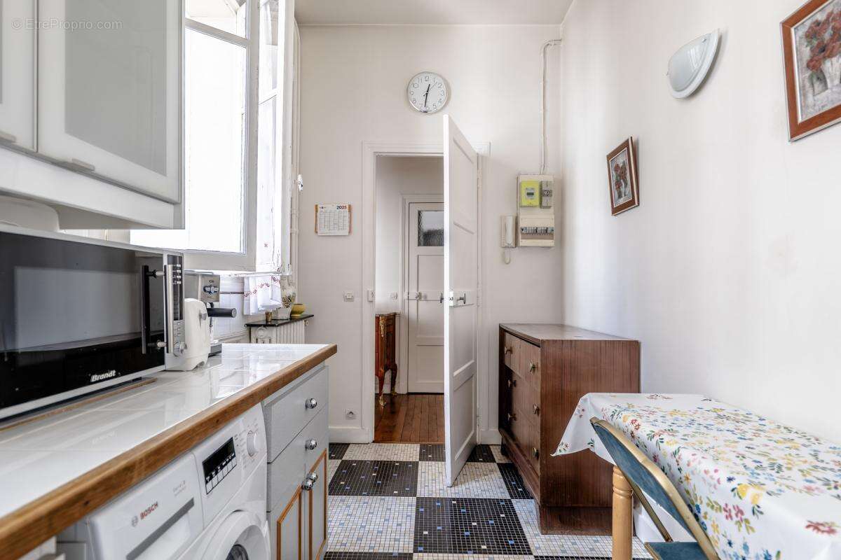 Appartement à PARIS-1E