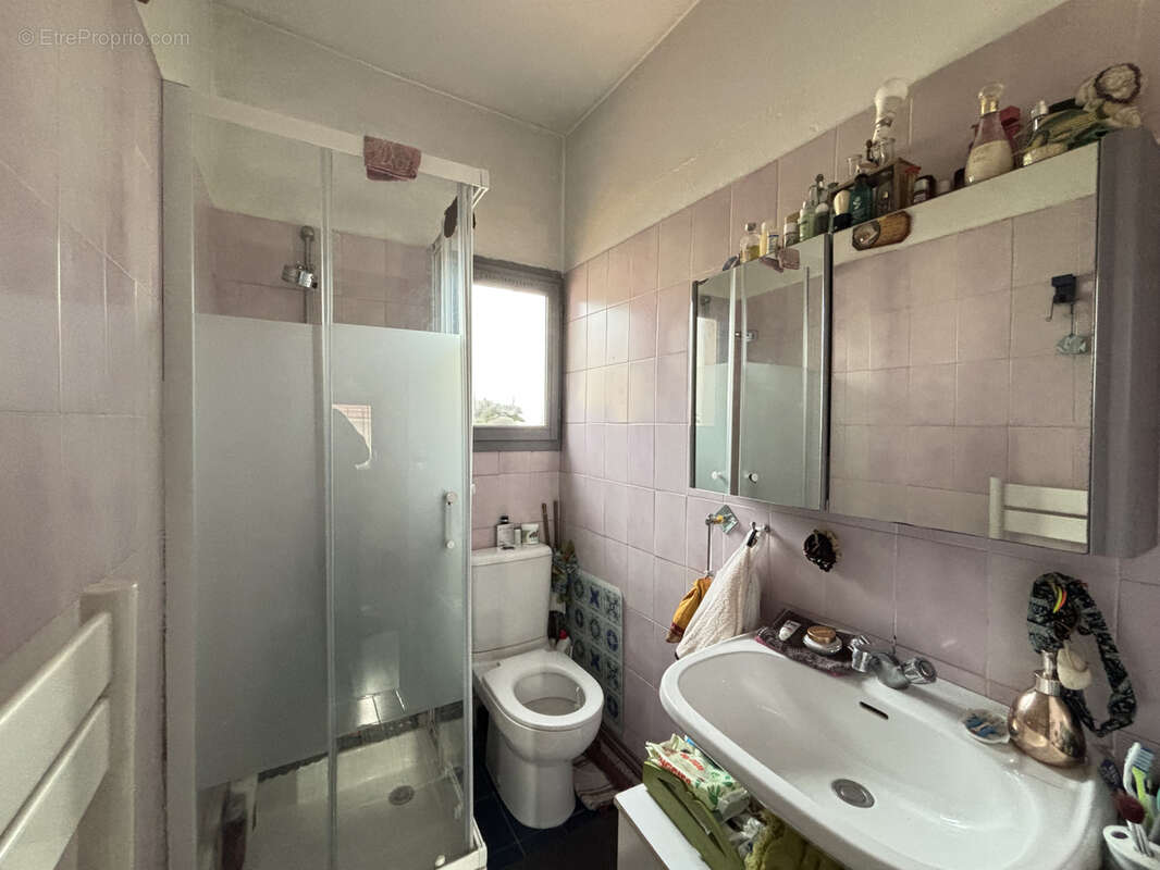 Commerce à SARTROUVILLE