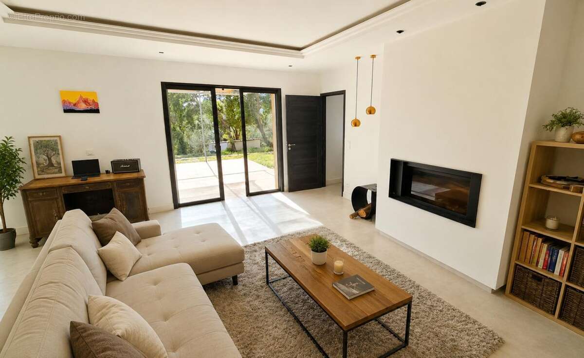 Claviers , Var . Villa contemporaine avec vue dégagée, piscine et terrain de 5800 m² - photo 8