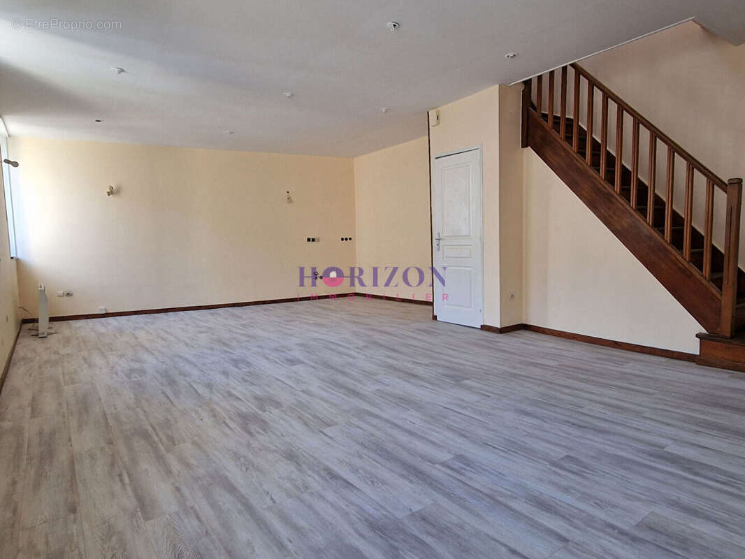 Appartement à LA CHAPELLE-EN-SERVAL