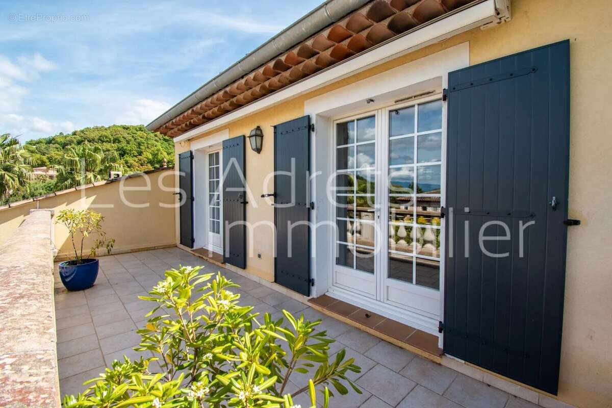 Maison à LES ADRETS-DE-L&#039;ESTEREL