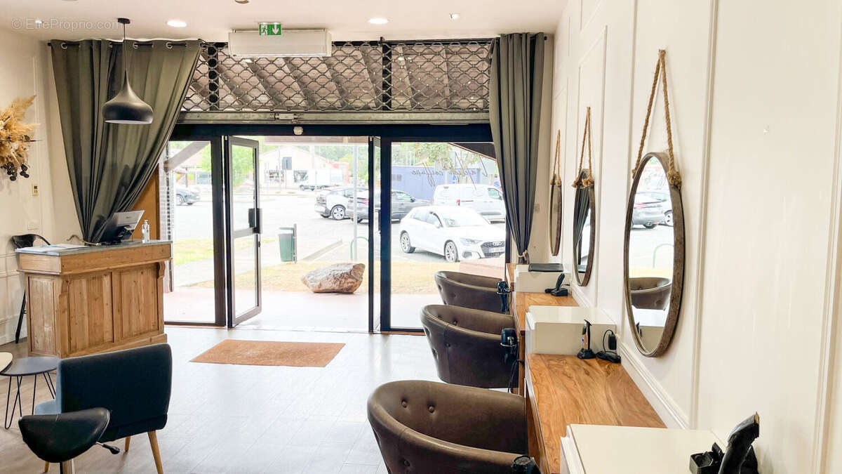 Commerce à LACROIX-FALGARDE