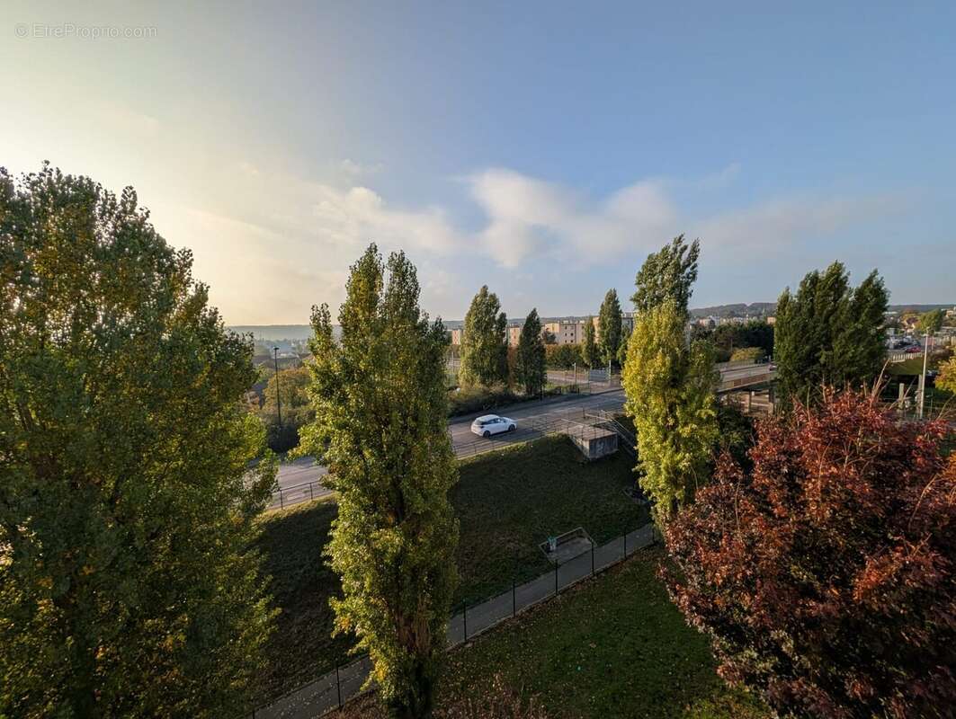 Appartement à LES CLAYES-SOUS-BOIS