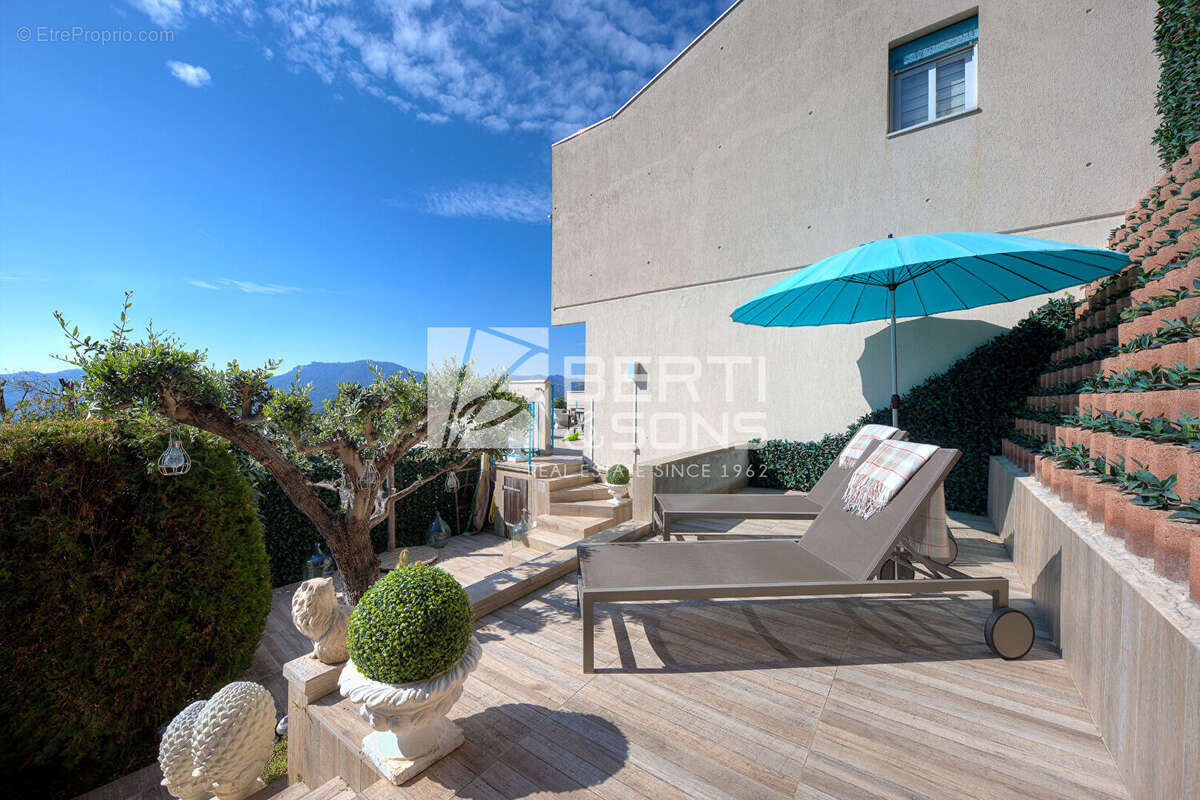 Appartement à MANDELIEU-LA-NAPOULE