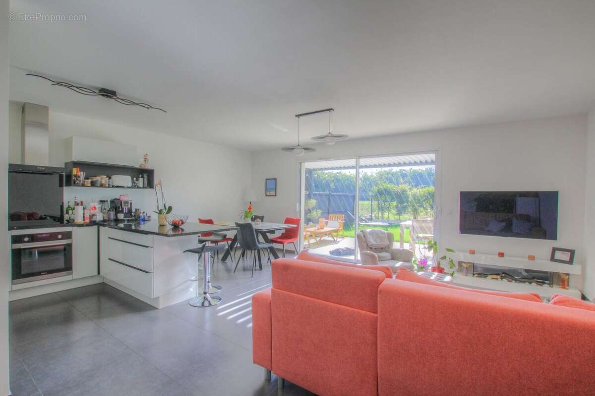 Maison à PREVESSIN-MOENS