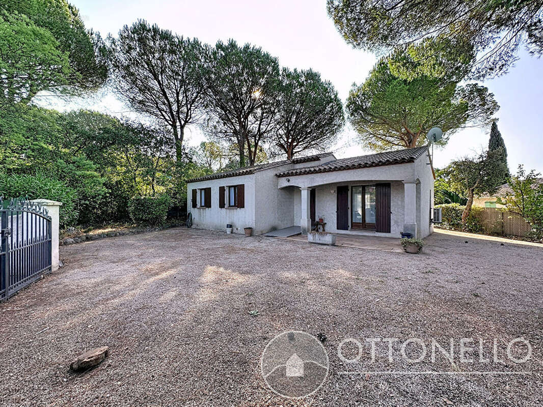 Maison à ROQUEBRUNE-SUR-ARGENS