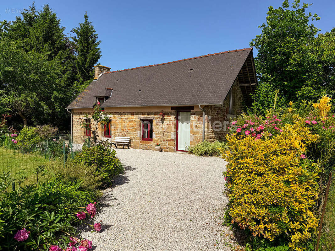 Maison à DOMJEAN
