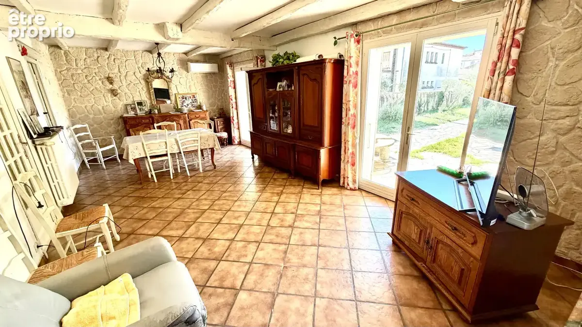 Maison  au calme, proche du centre sur 342 m² de jardin constructible. - photo 2