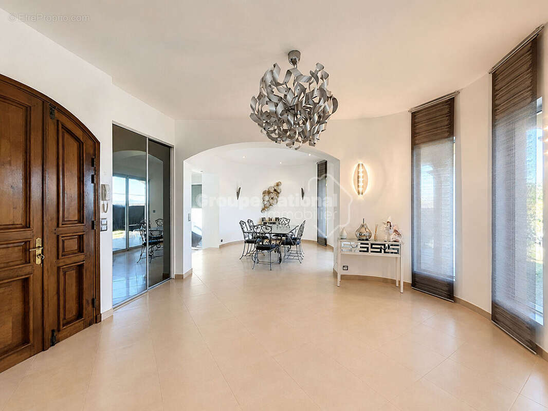 Maison  5 pièce(s) 170 m2, 3chambres, 2SDE, 1SDB, jardin de 1837m2 - photo 5