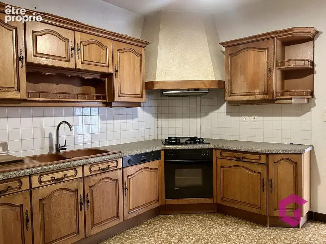 Maison Individuelle à Rénover avec Grand Jardin - Un Potentiel à Saisir ! - photo 6