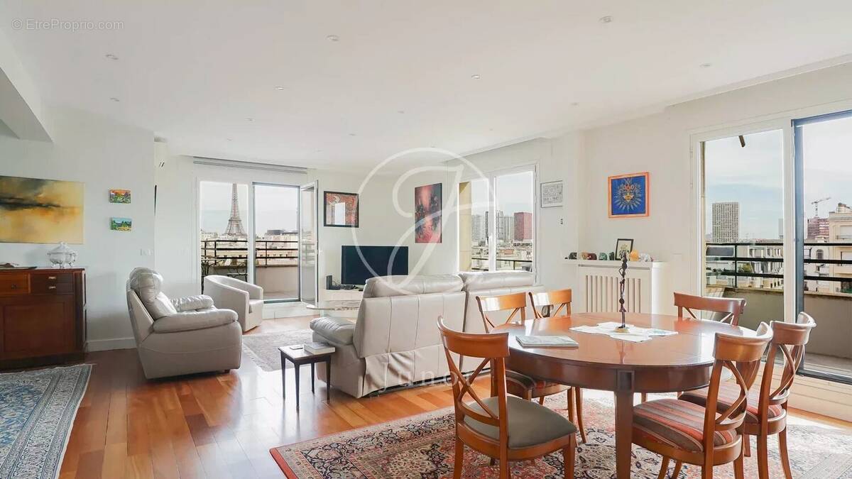 Appartement à PARIS-16E