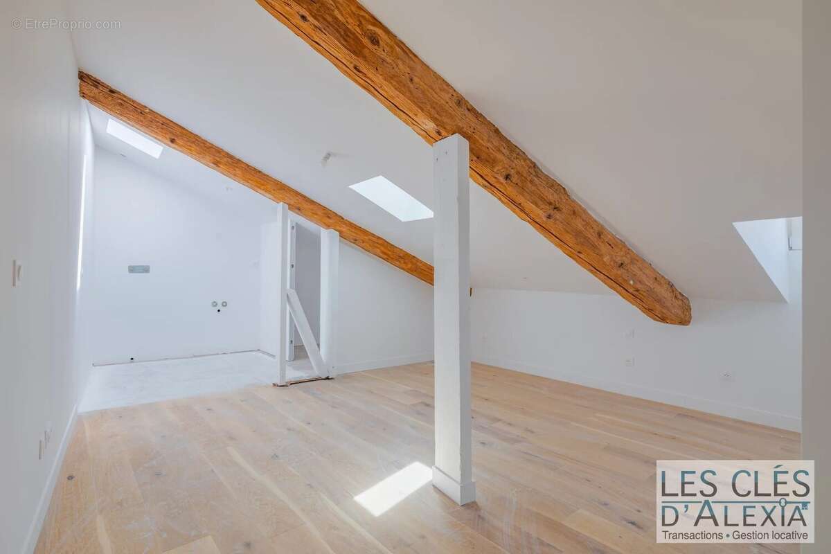 Appartement à SAINT-GENIS-LAVAL